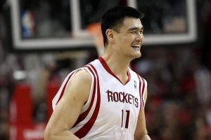 周琦登顶NBA工资榜，彰显中国篮球实力（中国巨星周琦在NBA薪资榜上傲视群雄，展示出中国篮球的崛起势头）