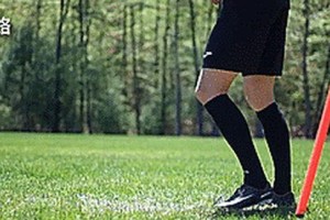 足球教学后撤步技巧分析（掌握撤步技巧的关键要素及训练方法）