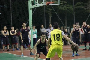 篮球蓝下防守阵容搭配表解析（打造无懈可击的篮球蓝下防守体系）
