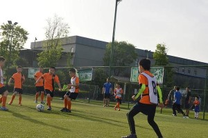 足球教练技术技巧男生学（提升男生足球水平的关键技巧）