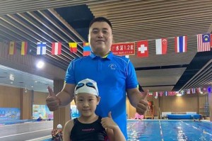 让孩子在3岁初学游泳，快乐享受水中的乐趣（培养孩子游泳技巧的方法与技巧）