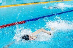 俄国美女游泳换气技巧教学（游泳换气技巧掌握提升游泳水平）