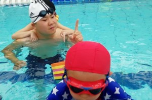 幼儿游泳闭气技巧的训练方法（培养幼儿的水中呼吸能力，让他们更自信游泳）