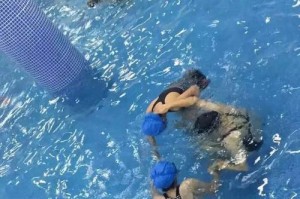提高游泳憋气时间的技巧（掌握关键技巧，游得更远）