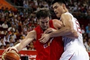 NBA中锋排行榜历史的辉煌与传奇（深度探索中锋位置上的巨星和荣誉）