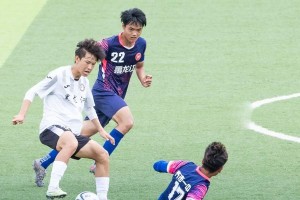 足球技巧大全（男生必备的踢球技巧与训练方法）