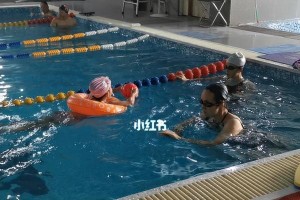 游泳前如何训练憋气的技巧（提高憋气能力，游泳更顺畅）