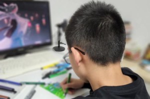 小升初踢足球技巧，让你成为足球小达人（从零基础到进阶，掌握关键动作，让足球热情燃烧！）