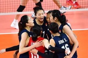 掌握排球拦网的技术要领（击球姿势、视觉锁定、拦网动作、步伐节奏和位置调整）