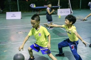 小学生篮球防守脚步训练的关键方法（提高小学生篮球防守的有效训练方法及技巧）