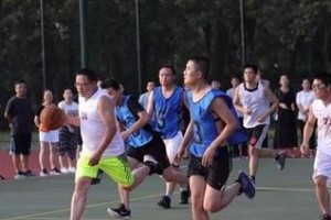 攻防转换中的篮球战术之破解反击（如何应对对手的防守反击，制造进攻机会）