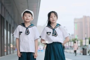 双胞胎姐弟游泳技巧大揭秘（让你成为水中无敌双子星）