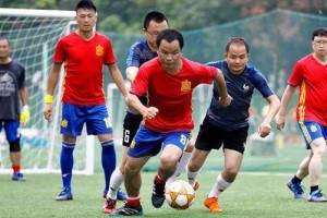 提升5人制足球换人技巧的关键要点（掌握换人时机和战术变化，让球队发挥更高水平）