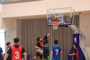 5v5篮球进攻与防守的技巧与策略（提升团队配合，攻防两端并重）