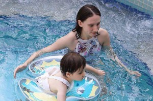 培养儿童游泳技巧的有效方法（教学技巧与注意事项一网打尽，为6岁儿童游泳之路铺就坚实基础）
