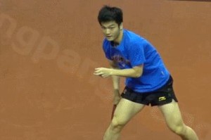 乒乓球技巧大揭秘！（单手拿球教学分享，让你技压群雄！）
