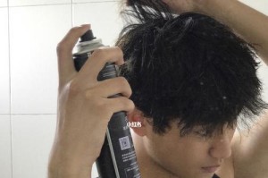 游泳比赛技巧男生发型指南（掌握男生游泳比赛发型，助你在泳池中闪耀光彩）