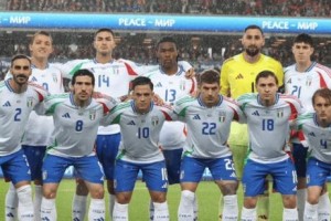 世界杯历史上的经典对决（充满悬念与戏剧性的比赛令人难忘）