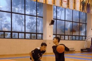 如何通过篮下脚步摆脱防守人（突破关键技巧及训练方法）