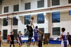 以篮球赛防守方可以出三分线（提高防守效率，限制对手得分）