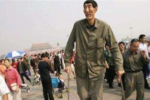 NBA身高最高排行榜（探秘NBA历史上身高最高的球员及其传奇故事）