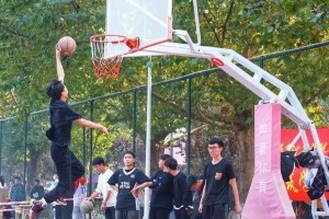 如何提高篮球跳跃能力（掌握关键技巧，实现更高的跳跃高度）