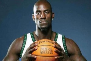 揭秘NBA历史工资排行榜（探索NBA历史上收入最高的球员与其契约的背后）