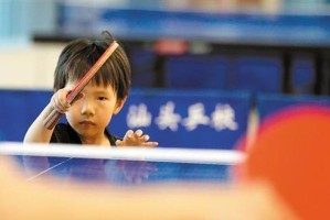 乒乓球发急停球技巧教学（提高乒乓球技术水平，学会发急停球）