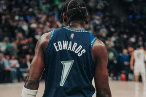 NBA现役年轻球员排行榜（探索未来巨星）