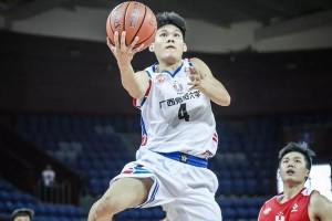 鬼手林坤封杀要疯篮球赖益烨，闪耀防守展现实力（林坤防守力压赖益烨，让他无所作为）