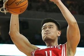 NBA历史上最强篮板球员排行榜（揭秘篮板王的辉煌时刻，詹姆斯进军前三关键）