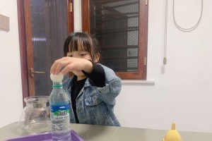 水吸乒乓球的神奇原理（揭秘水吸乒乓球背后的科学力量）