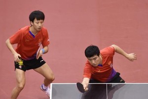 双人乒乓球跑位技巧教学（掌握双人乒乓球跑位技巧，提升竞技水平）