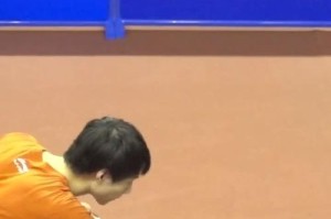 职业乒乓球运动员的下旋发球技术探析（挑战对手的必杀武器——下旋发球的奥妙与实战应用）
