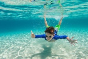游泳学漂浮技巧——掌握水中的平衡（从零基础到游泳高手，轻松学会漂浮技巧）