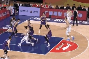 如何通过技巧将防守队员甩开？（打篮球的绝招——摆脱对手防守的秘诀）