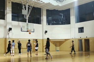 4v4篮球半场防守战术指南（打造无懈可击的团队防守体系，全面压制对手进攻）
