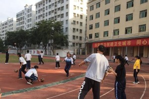 排球步法移动技术要领（掌握这些关键步法，成为高效的排球运动员）