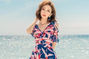 游泳衣掉了怎么办？小技巧教你应对！（游泳衣脱落时如何处理，有效避免尴尬状况）