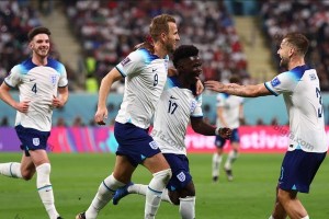 日本vs英格兰（激烈角逐下的胜负轮替与辉煌成绩）