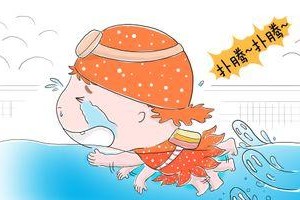 克服水恐惧，游得轻松自如（以怕水游泳入水技巧详解，让你摆脱水中的恐惧）