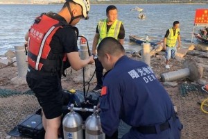 游弋暗流中的游泳技巧（如何安全畅游海洋暗流？）