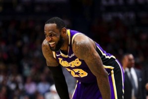 NBA历史上生涯三双之巅（揭秘NBA球员谁是生涯三双之王）