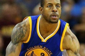 NBA中锋肌肉线条排行榜（探索NBA中锋的身体力量，展现最具线条美的运动员）