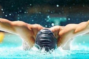 游泳不会调头技巧教学（掌握游泳转身技巧，畅游水中世界）