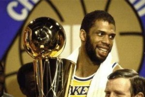 最新NBA防守王排行榜揭晓！（揭秘NBA历史上最顶尖的防守球员以及他们的技术绝活）