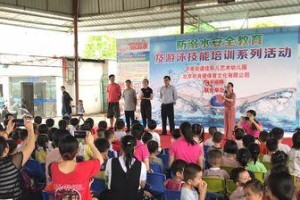 儿童游泳救生员的技巧与方法（保护孩子安全畅游水中的必备知识）
