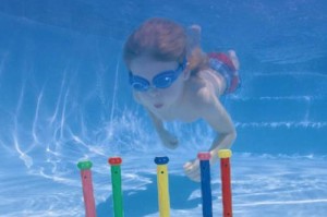 游泳潜水排压技巧教学（掌握游泳潜水的关键技巧，轻松排压）