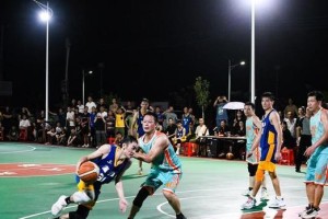 篮球比赛中的合法防守位置（探讨篮球比赛中防守位置的合法性与技巧）