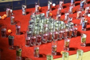 技巧大揭秘！轻松以乒乓球扔进玻璃杯的摆摊方法（让你成为摆摊界的明星，乒乓球与玻璃杯的默契互动）